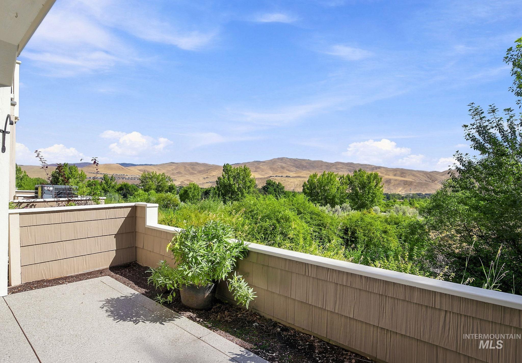 5170 S Surprise Way, Boise, Idaho 83716, 2 Bedrooms, 2 Bathrooms, Residential For Sale, Price $479,900, 98999708