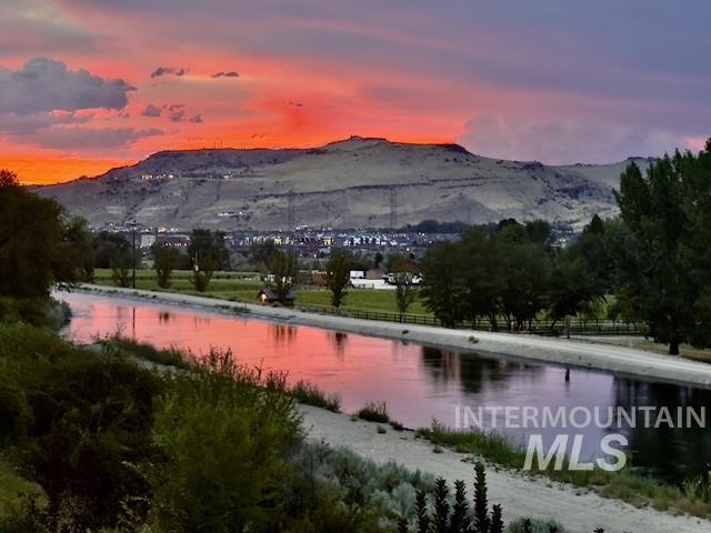 5170 S Surprise Way, Boise, Idaho 83716, 2 Bedrooms, 2 Bathrooms, Residential For Sale, Price $479,900, 98999708