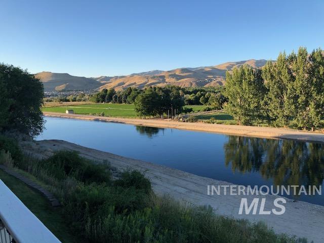 5170 S Surprise Way, Boise, Idaho 83716, 2 Bedrooms, 2 Bathrooms, Residential For Sale, Price $479,900, 98999708