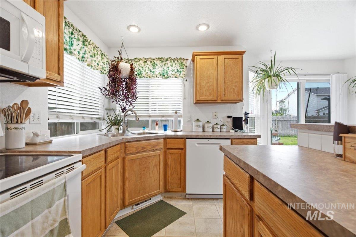 1975 W Ridge Pointe Ave, Nampa, Idaho 83651, 4 Bedrooms, 2.5 Bathrooms, Residential For Sale, Price $450,000, 98999710