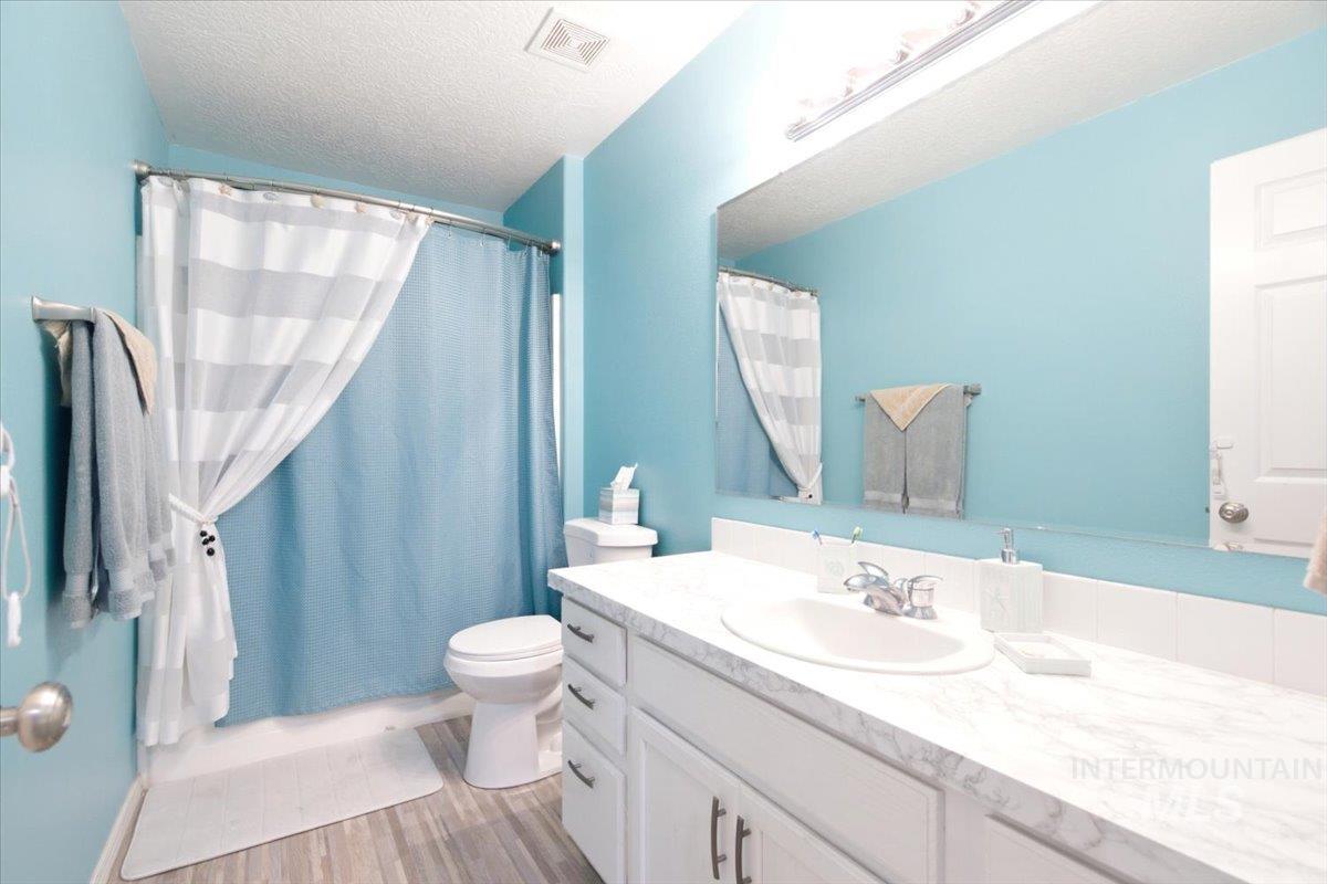 1975 W Ridge Pointe Ave, Nampa, Idaho 83651, 4 Bedrooms, 2.5 Bathrooms, Residential For Sale, Price $450,000, 98999710