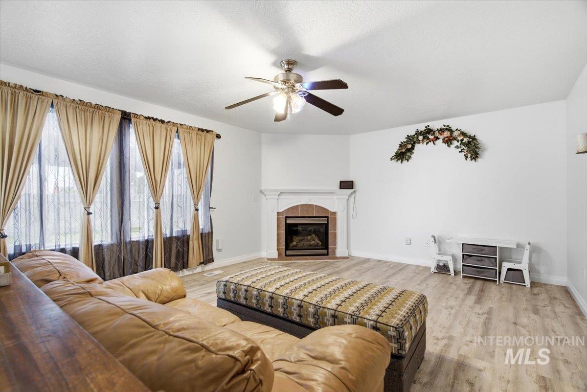 1975 W Ridge Pointe Ave, Nampa, Idaho 83651, 4 Bedrooms, 2.5 Bathrooms, Residential For Sale, Price $450,000, 98999710