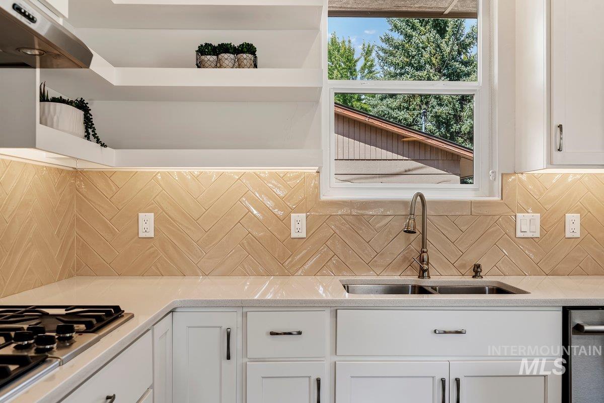 1208 E E Spinnaker Lane, Boise, Idaho 83706, 4 Bedrooms, 2.5 Bathrooms, Residential For Sale, Price $799,000, 98999711