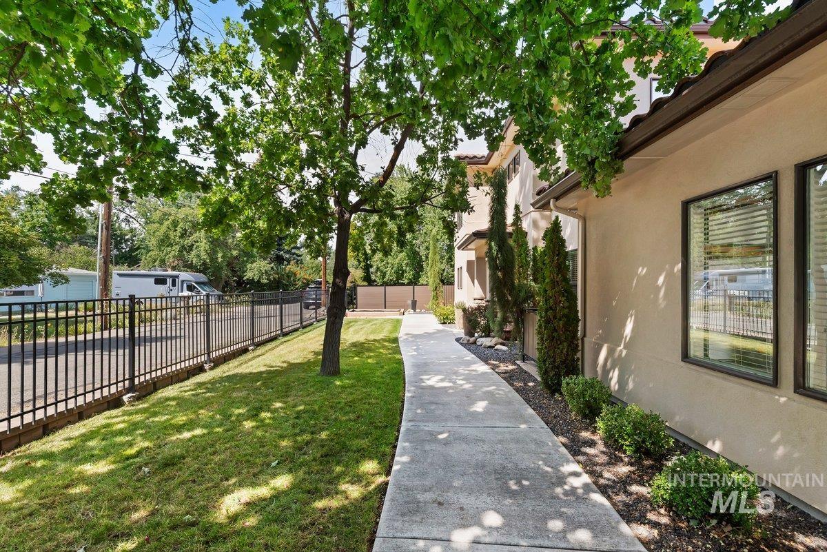 1208 E E Spinnaker Lane, Boise, Idaho 83706, 4 Bedrooms, 2.5 Bathrooms, Residential For Sale, Price $799,000, 98999711