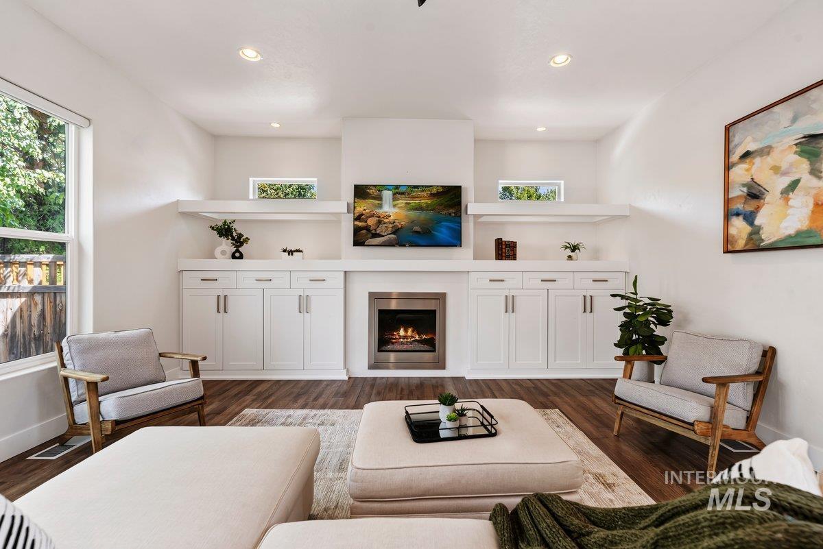 1208 E E Spinnaker Lane, Boise, Idaho 83706, 4 Bedrooms, 2.5 Bathrooms, Residential For Sale, Price $799,000, 98999711