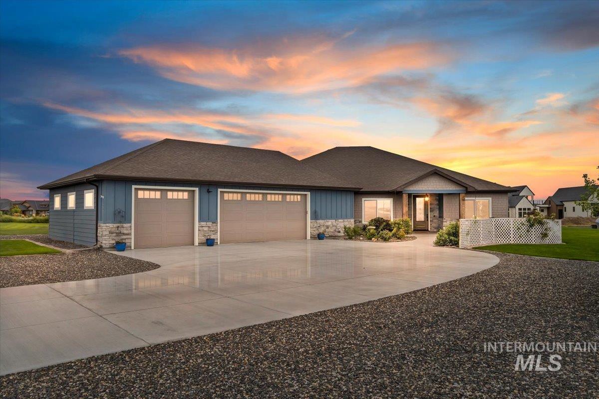 377 Skyline Dr, Rupert, Idaho 83350, 3 Bedrooms, 2.5 Bathrooms, Residential For Sale, Price $729,900, 98999714