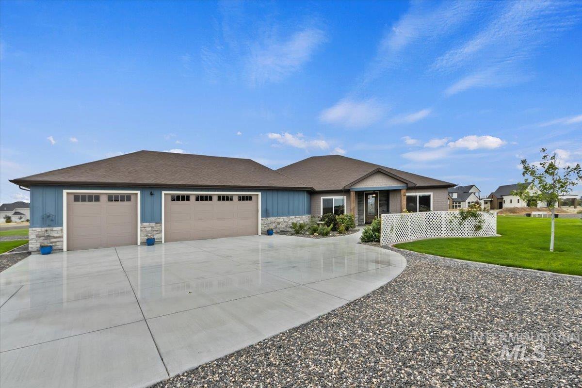 377 Skyline Dr, Rupert, Idaho 83350, 3 Bedrooms, 2.5 Bathrooms, Residential For Sale, Price $729,900, 98999714