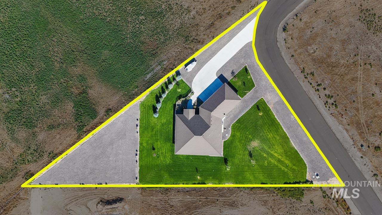 377 Skyline Dr, Rupert, Idaho 83350, 3 Bedrooms, 2.5 Bathrooms, Residential For Sale, Price $729,900, 98999714