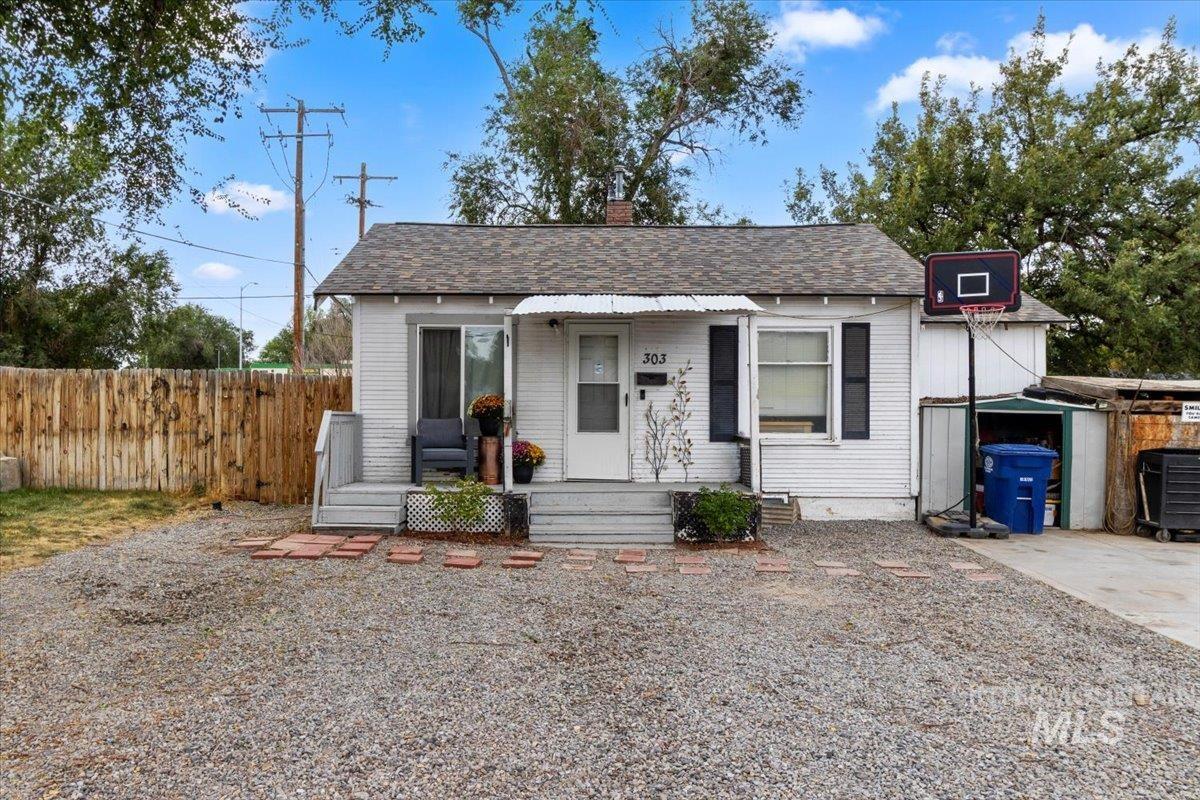 303 Adams St, Twin Falls, Idaho 83301, 2 Bedrooms, 1 Bathroom, Residential For Sale, Price $199,000, 98999716