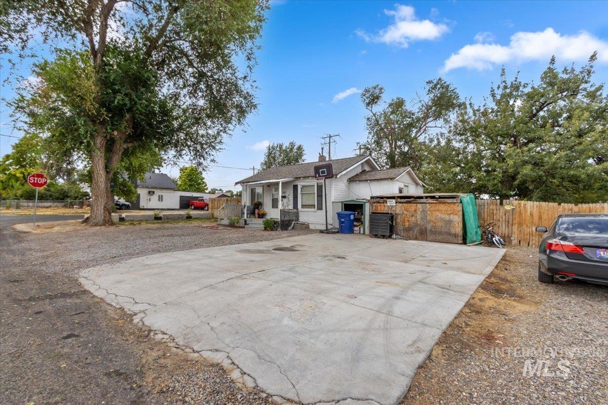 303 Adams St, Twin Falls, Idaho 83301, 2 Bedrooms, 1 Bathroom, Residential For Sale, Price $199,000, 98999716