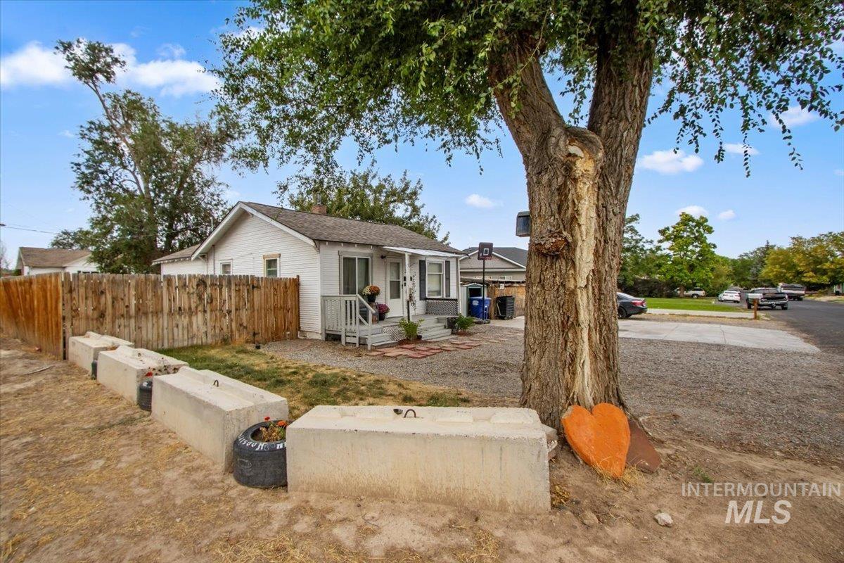 303 Adams St, Twin Falls, Idaho 83301, 2 Bedrooms, 1 Bathroom, Residential For Sale, Price $199,000, 98999716