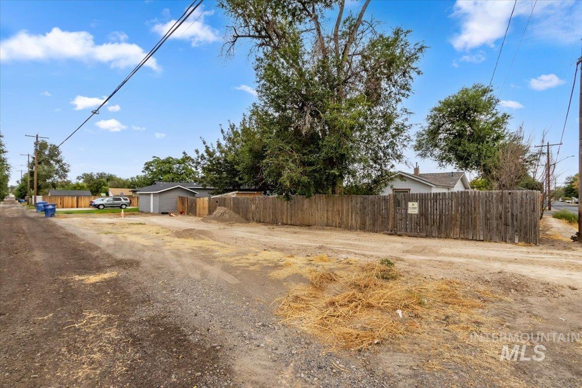 303 Adams St, Twin Falls, Idaho 83301, 2 Bedrooms, 1 Bathroom, Residential For Sale, Price $199,000, 98999716