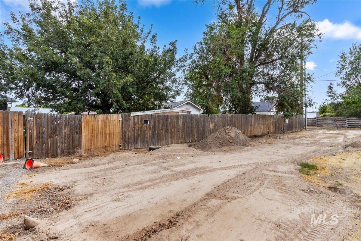 303 Adams St, Twin Falls, Idaho 83301, 2 Bedrooms, 1 Bathroom, Residential For Sale, Price $199,000, 98999716