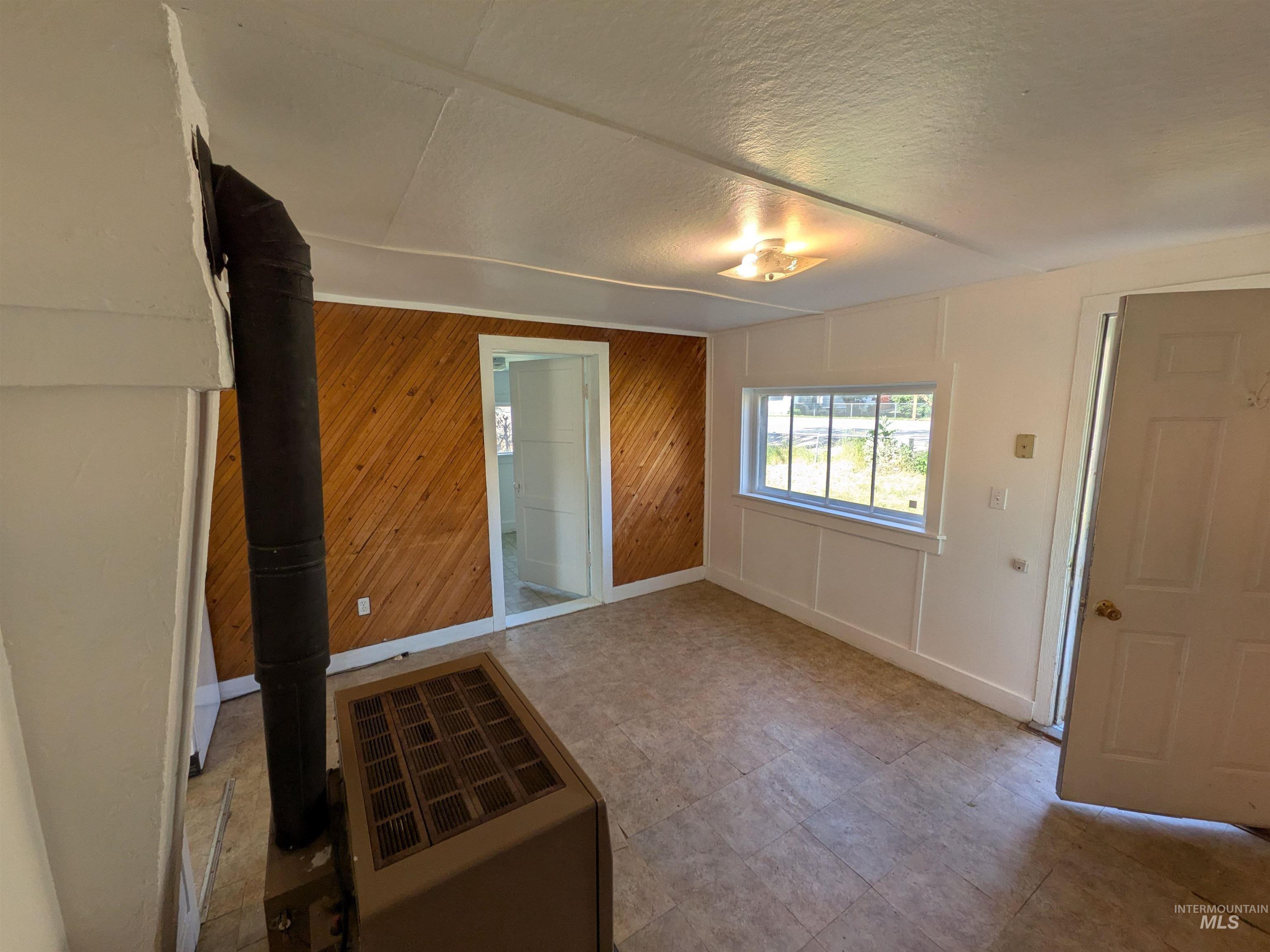 355 Highway 55, Horseshoe Bend, Idaho 83629, 2 Bedrooms, 1 Bathroom, Residential For Sale, Price $175,000, 98999717