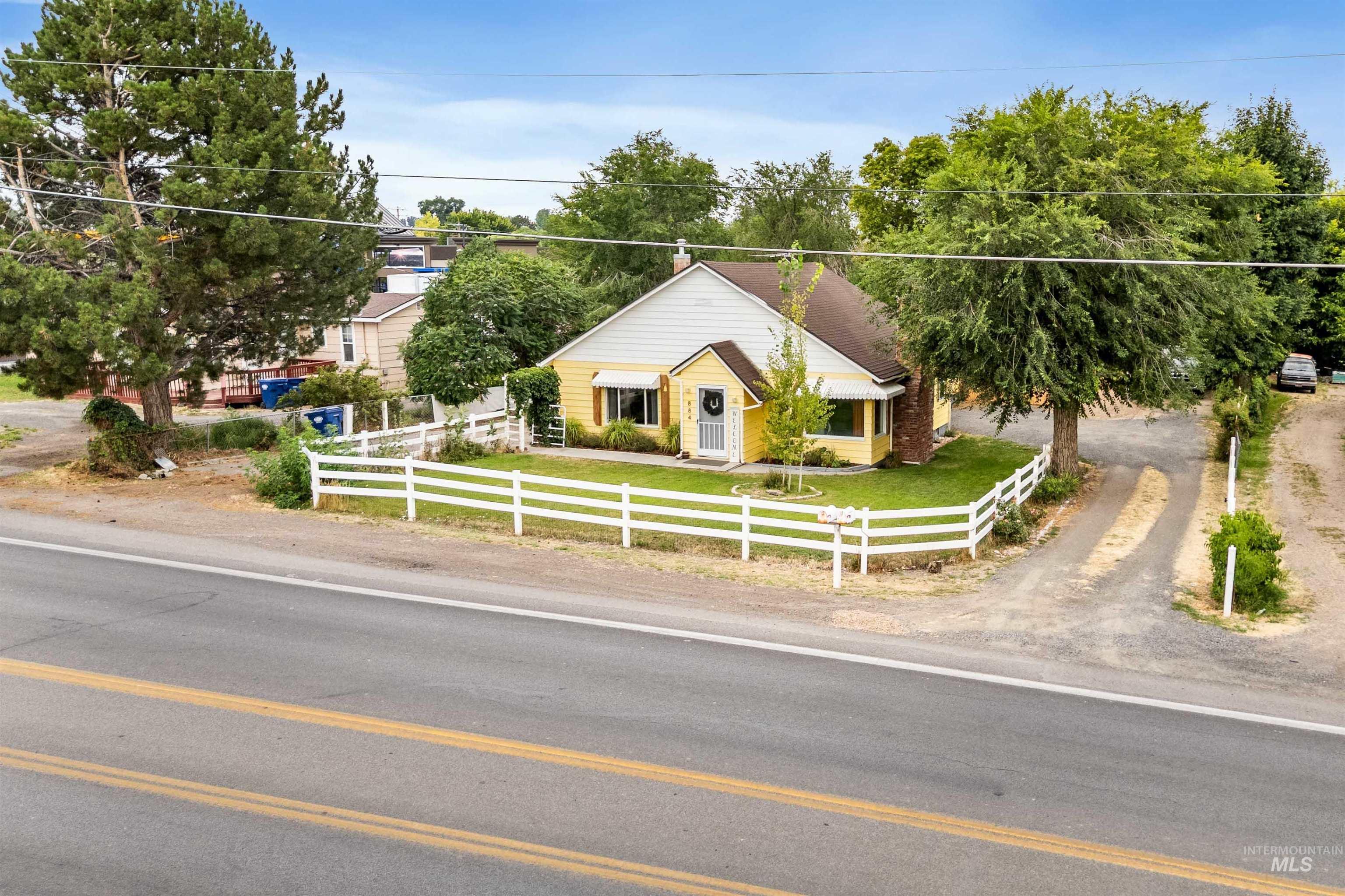 884 Washington St. S, Twin Falls, Idaho 83301, 3 Bedrooms, 8 Rooms, Business/Commercial For Sale, Price $399,000, 98999721