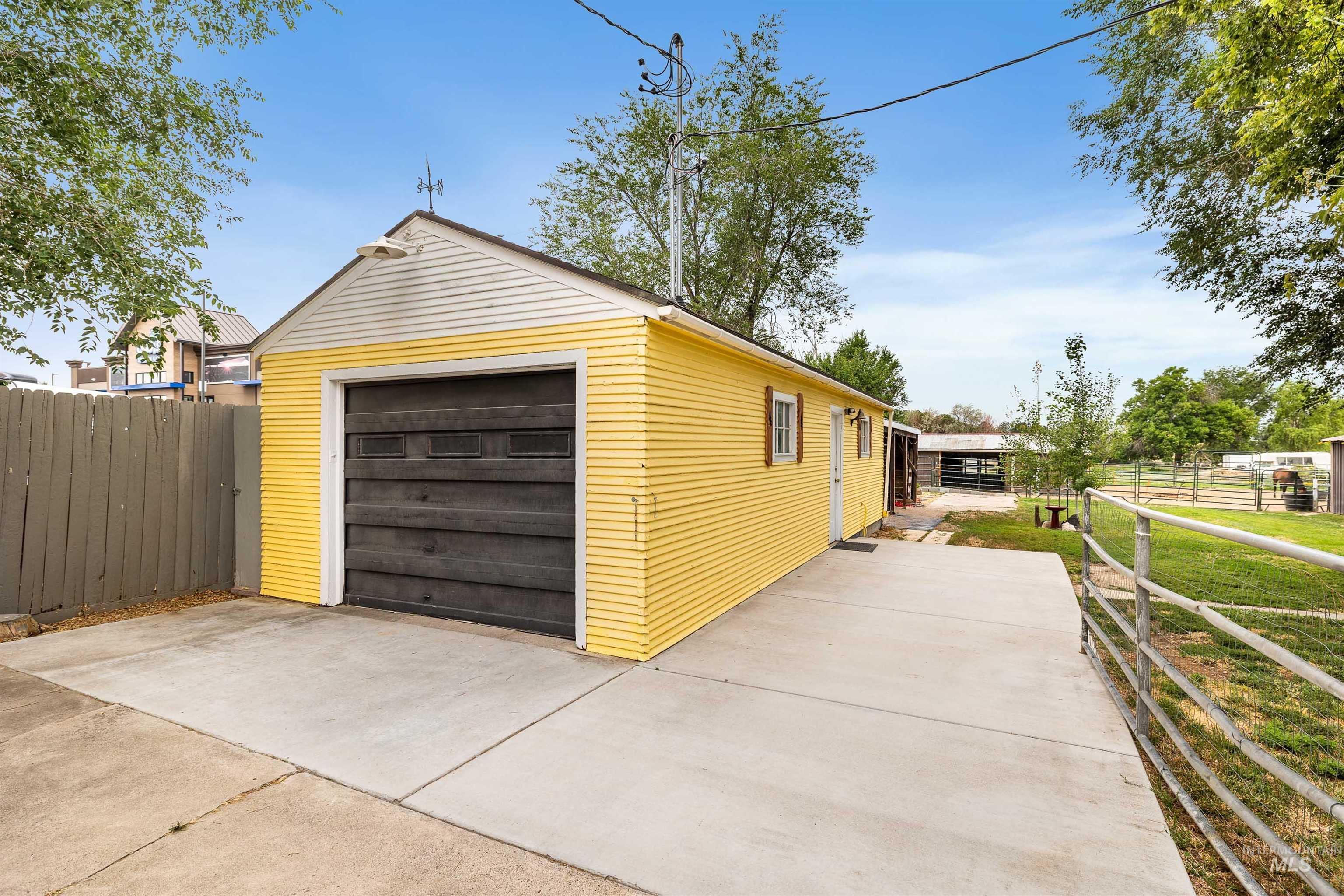 884 Washington St. S, Twin Falls, Idaho 83301, 3 Bedrooms, 8 Rooms, Business/Commercial For Sale, Price $399,000, 98999721