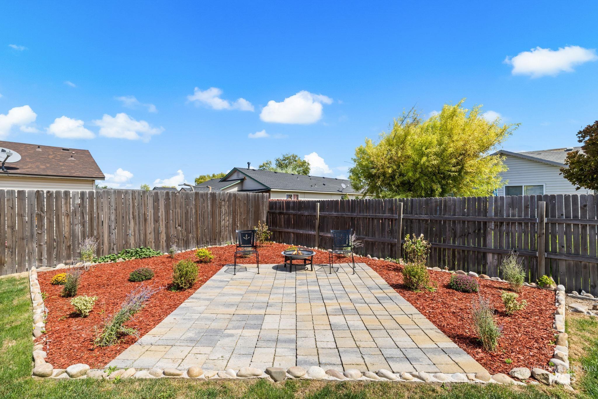 4805 Blue Grass Avenue, Caldwell, Idaho 83607, 4 Bedrooms, 2 Bathrooms, Residential For Sale, Price $369,000,MLS 98999725
