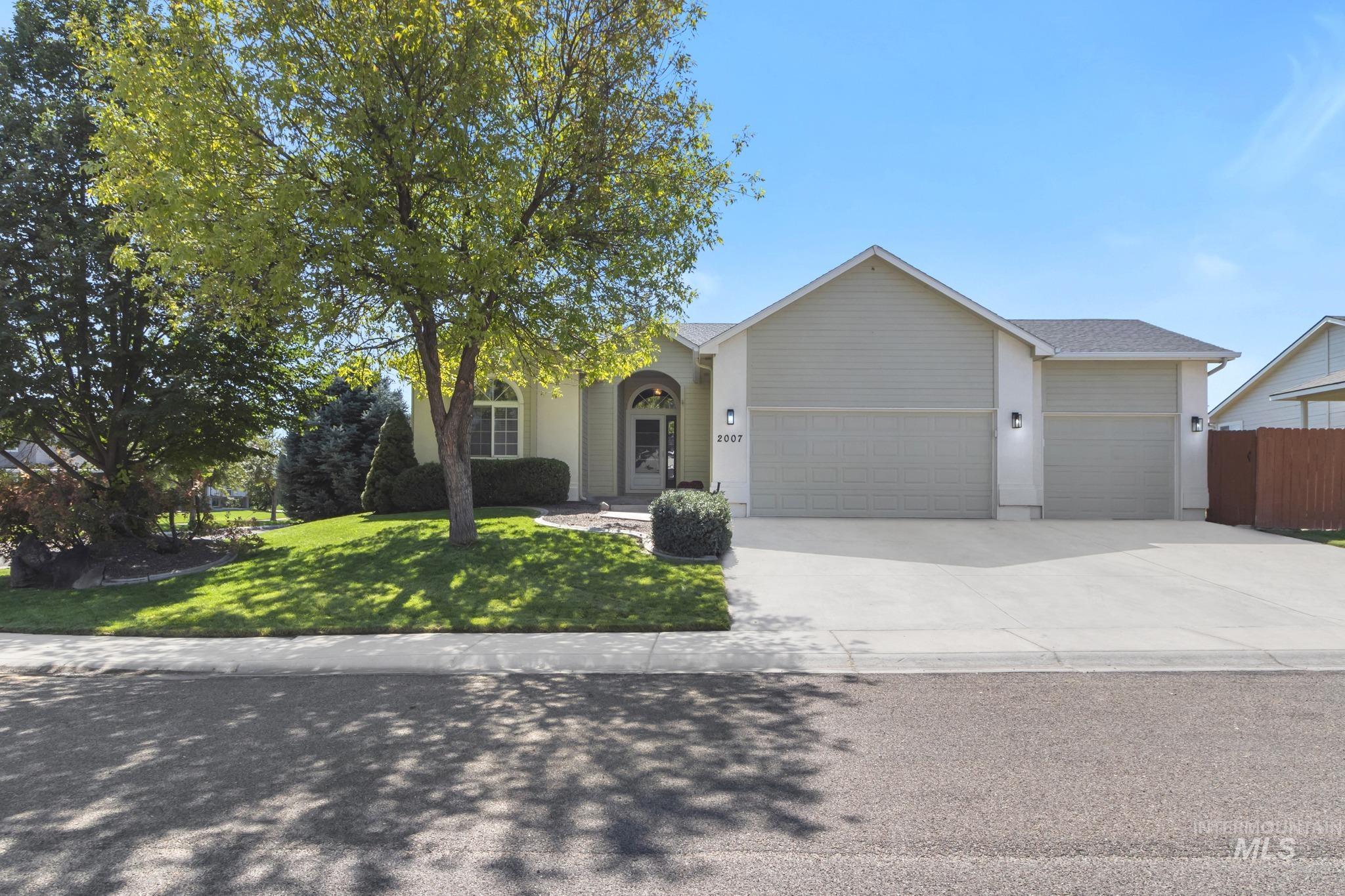 2007 W Blossom Ave, Nampa, Idaho 83651, 3 Bedrooms, 2 Bathrooms, Residential For Sale, Price $419,900,MLS 98999727