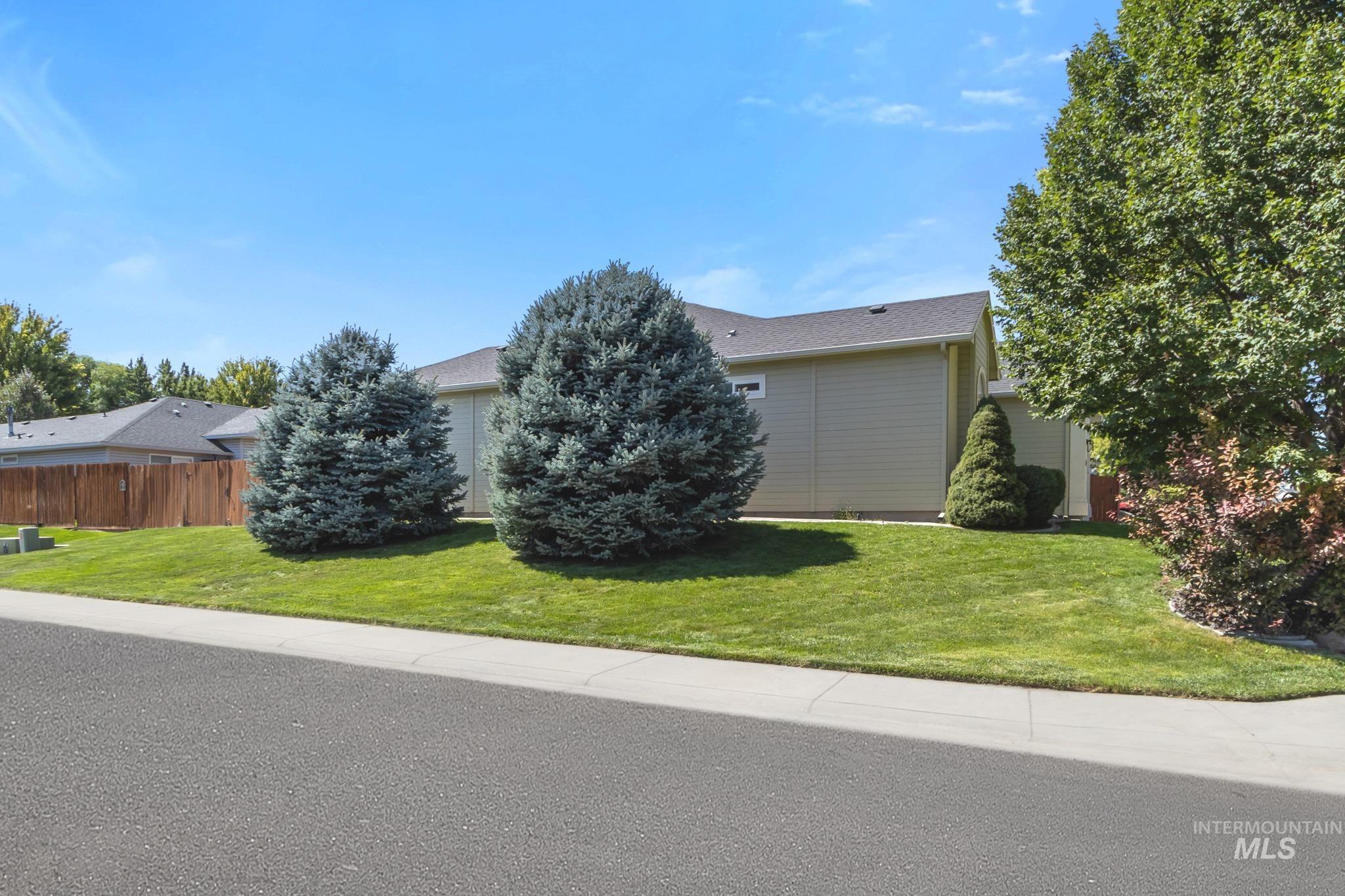 2007 W Blossom Ave, Nampa, Idaho 83651, 3 Bedrooms, 2 Bathrooms, Residential For Sale, Price $419,900,MLS 98999727