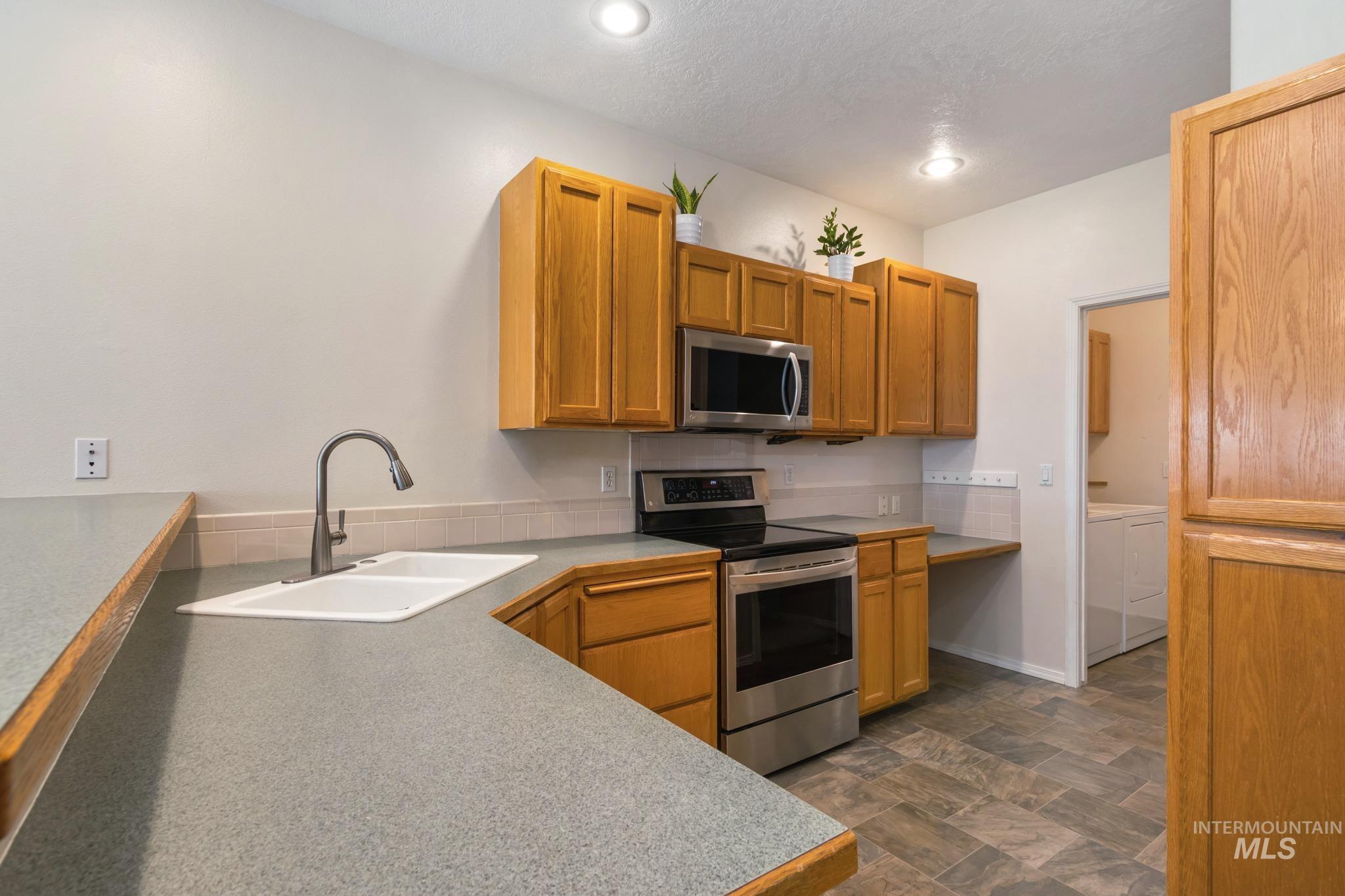 2007 W Blossom Ave, Nampa, Idaho 83651, 3 Bedrooms, 2 Bathrooms, Residential For Sale, Price $419,900,MLS 98999727