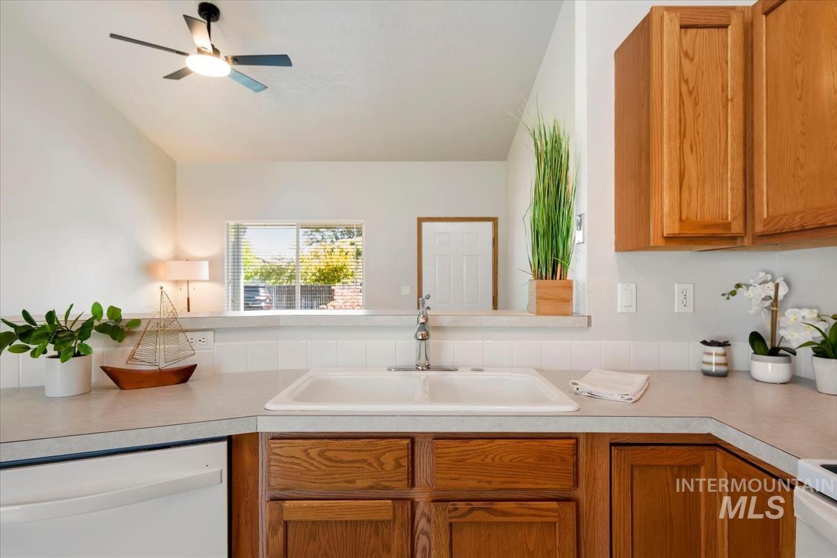 1805 S 26th St, Nampa, Idaho 83686, 3 Bedrooms, 2 Bathrooms, Residential For Sale, Price $345,000,MLS 98999728