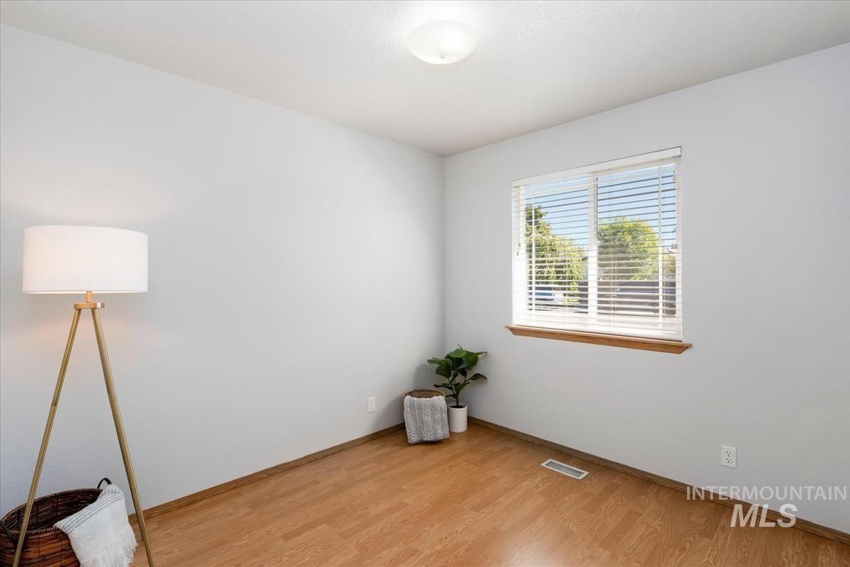 1805 S 26th St, Nampa, Idaho 83686, 3 Bedrooms, 2 Bathrooms, Residential For Sale, Price $345,000,MLS 98999728