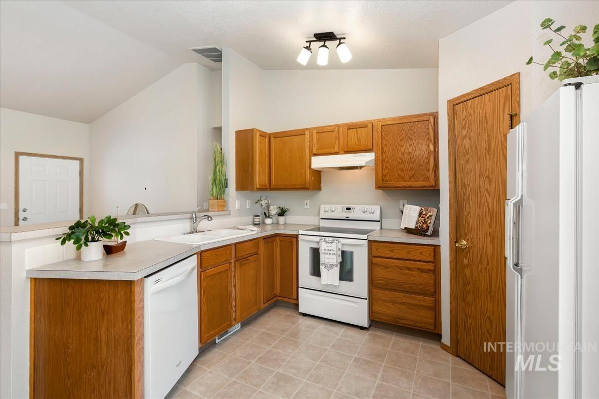 1805 S 26th St, Nampa, Idaho 83686, 3 Bedrooms, 2 Bathrooms, Residential For Sale, Price $345,000,MLS 98999728