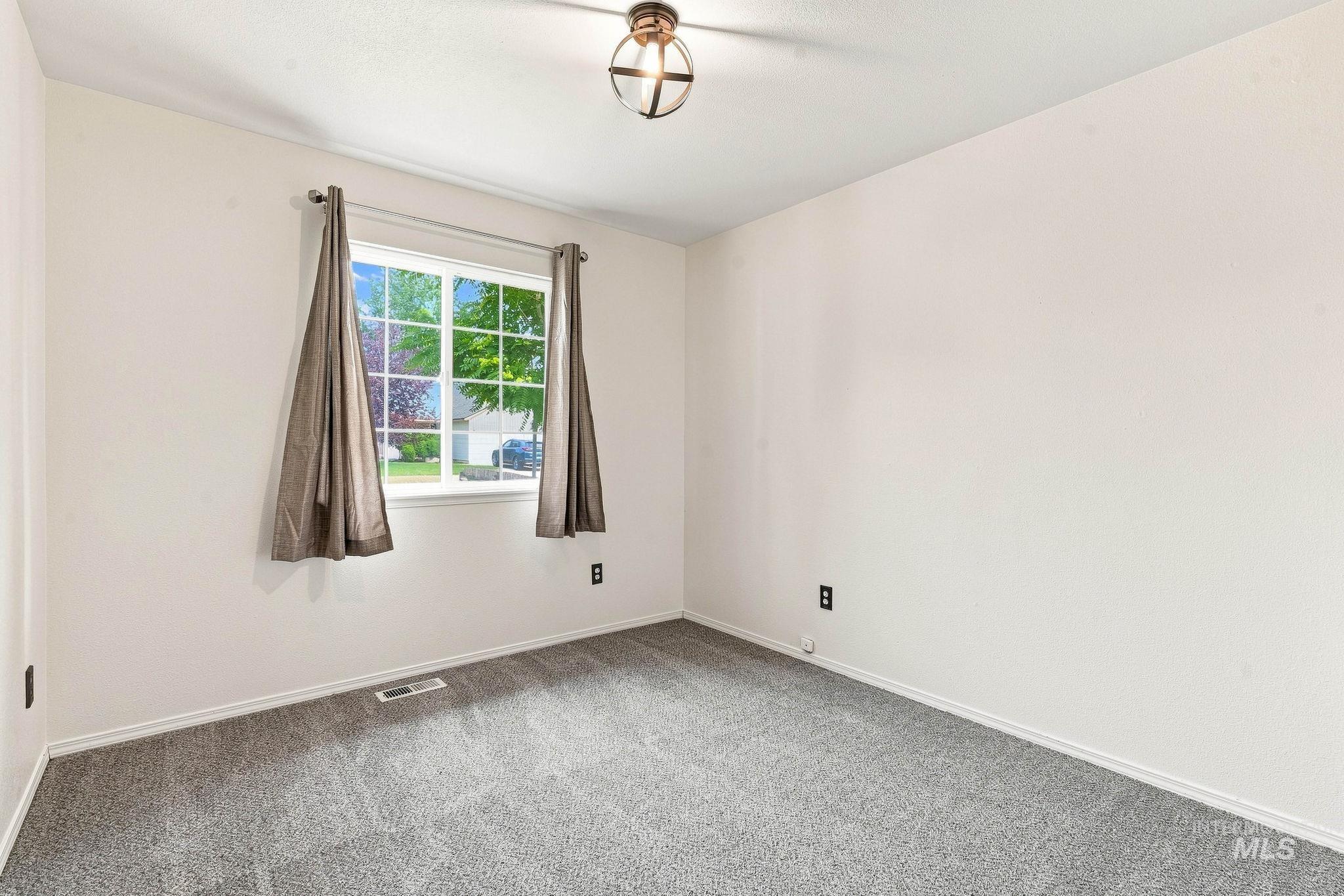 617 N Terrapin Ave, Kuna, Idaho 83634, 3 Bedrooms, 2 Bathrooms, Residential For Sale, Price $340,000,MLS 98999729