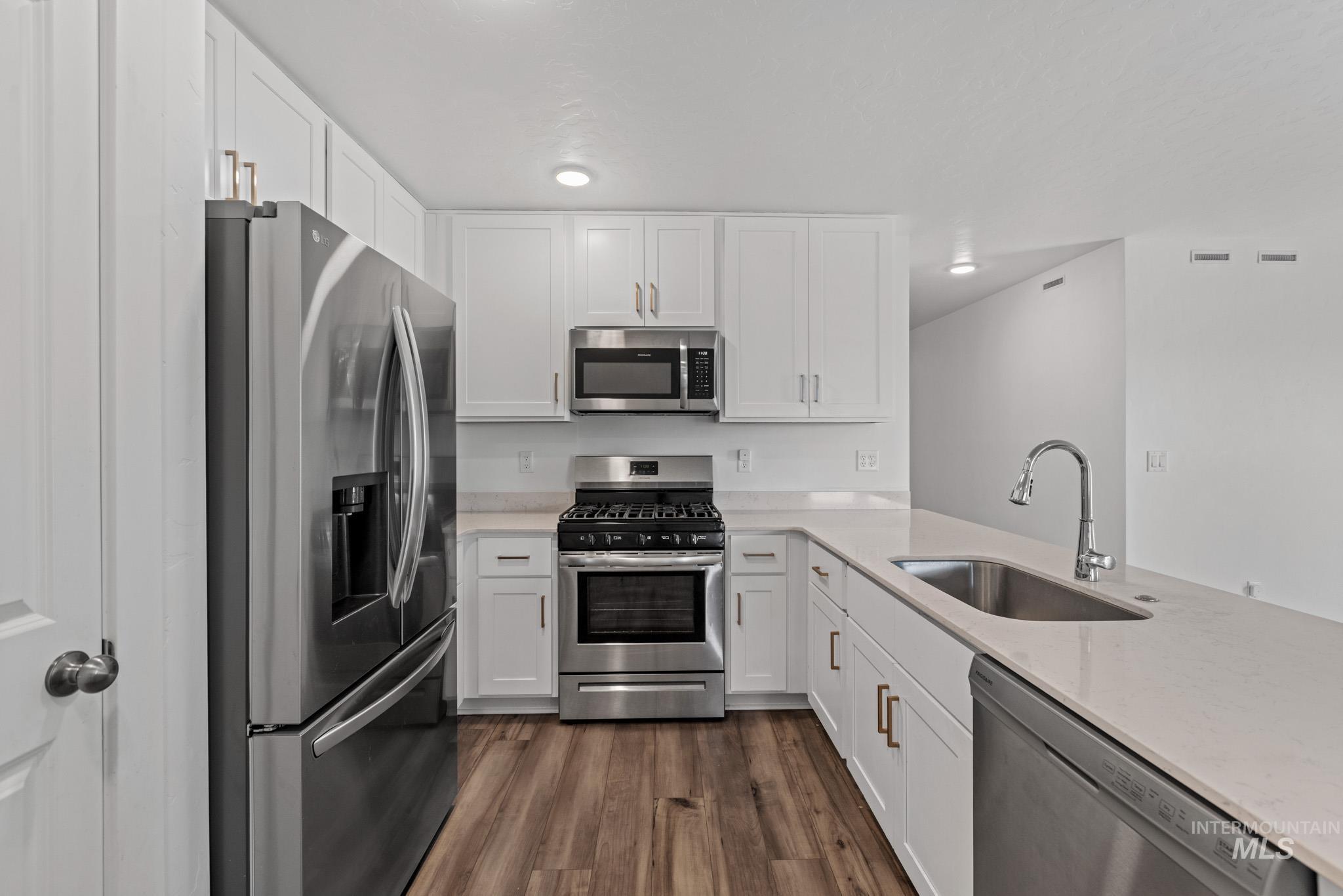 177 E Liberator Ct, Meridian, Idaho 83642, 4 Bedrooms, 2 Bathrooms, Residential For Sale, Price $475,000,MLS 98999736