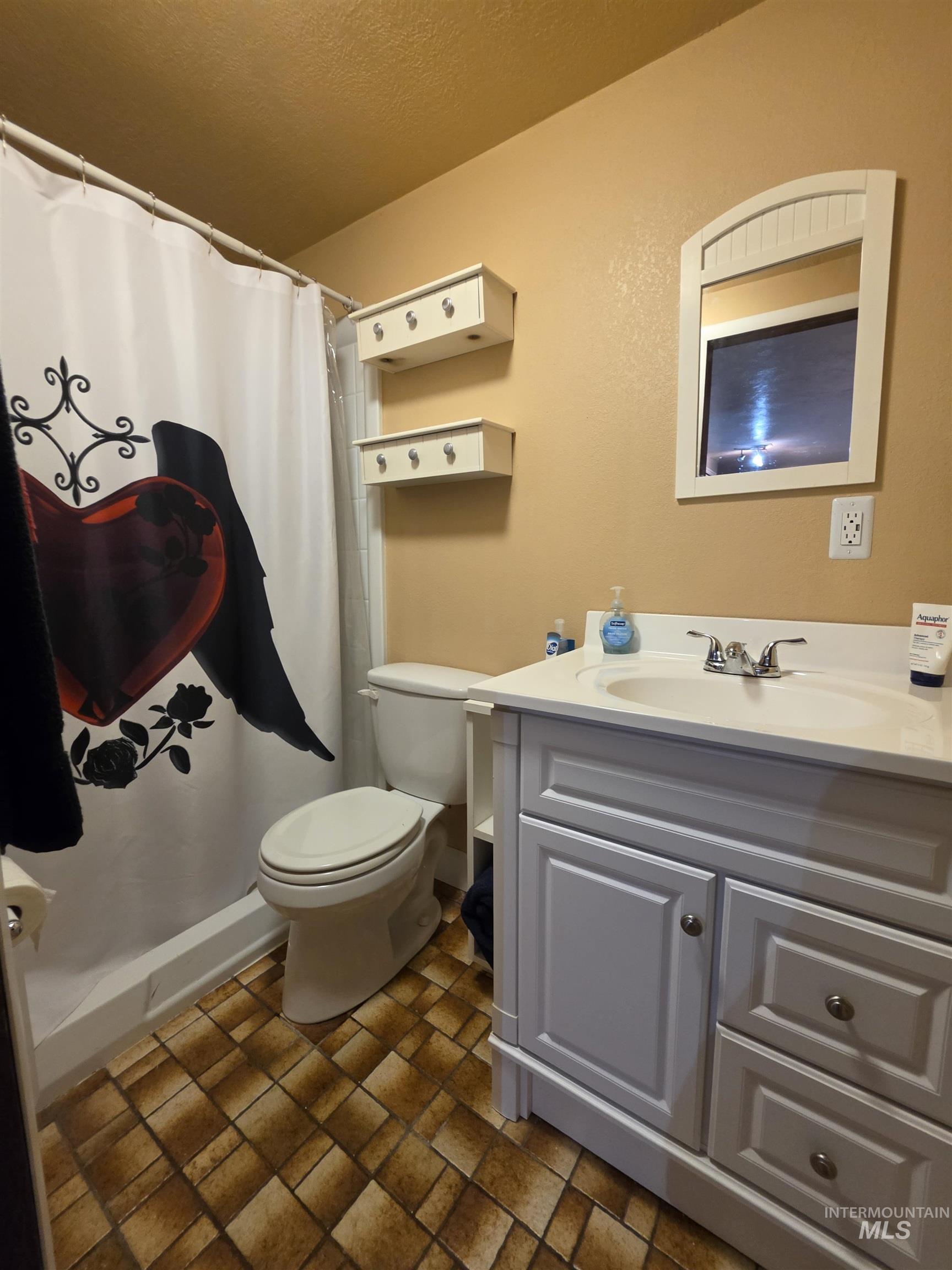 527 Boyd Street, Chubbuck, Idaho 83202, 4 Bedrooms, 2 Bathrooms, Residential For Sale, Price $345,000,MLS 98999740