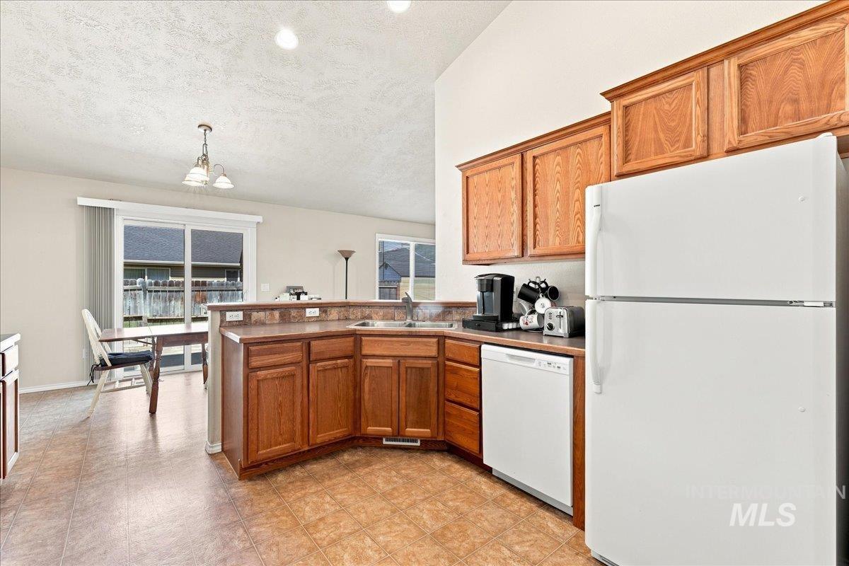 1212 W Eagle Ave, Nampa, Idaho 83651, 4 Bedrooms, 2 Bathrooms, Residential For Sale, Price $358,900,MLS 98999742
