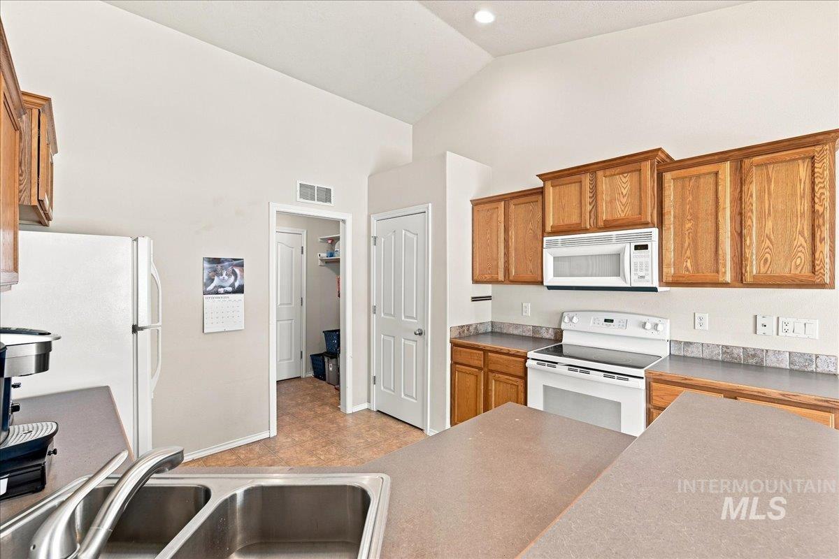 1212 W Eagle Ave, Nampa, Idaho 83651, 4 Bedrooms, 2 Bathrooms, Residential For Sale, Price $358,900,MLS 98999742