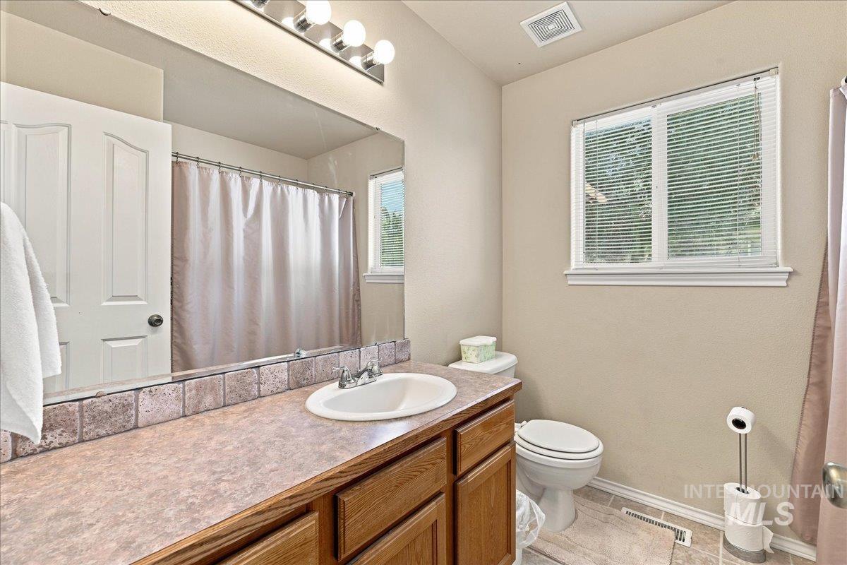 1212 W Eagle Ave, Nampa, Idaho 83651, 4 Bedrooms, 2 Bathrooms, Residential For Sale, Price $358,900,MLS 98999742