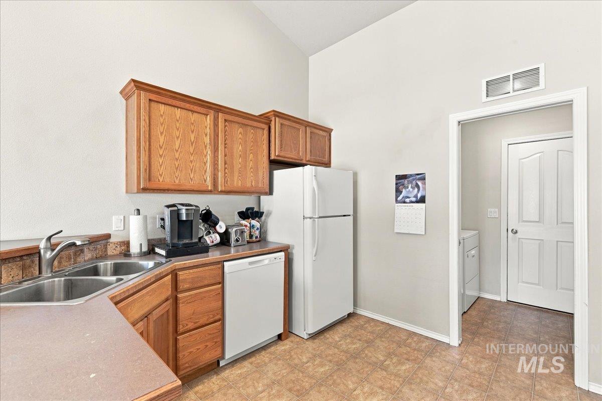 1212 W Eagle Ave, Nampa, Idaho 83651, 4 Bedrooms, 2 Bathrooms, Residential For Sale, Price $358,900,MLS 98999742