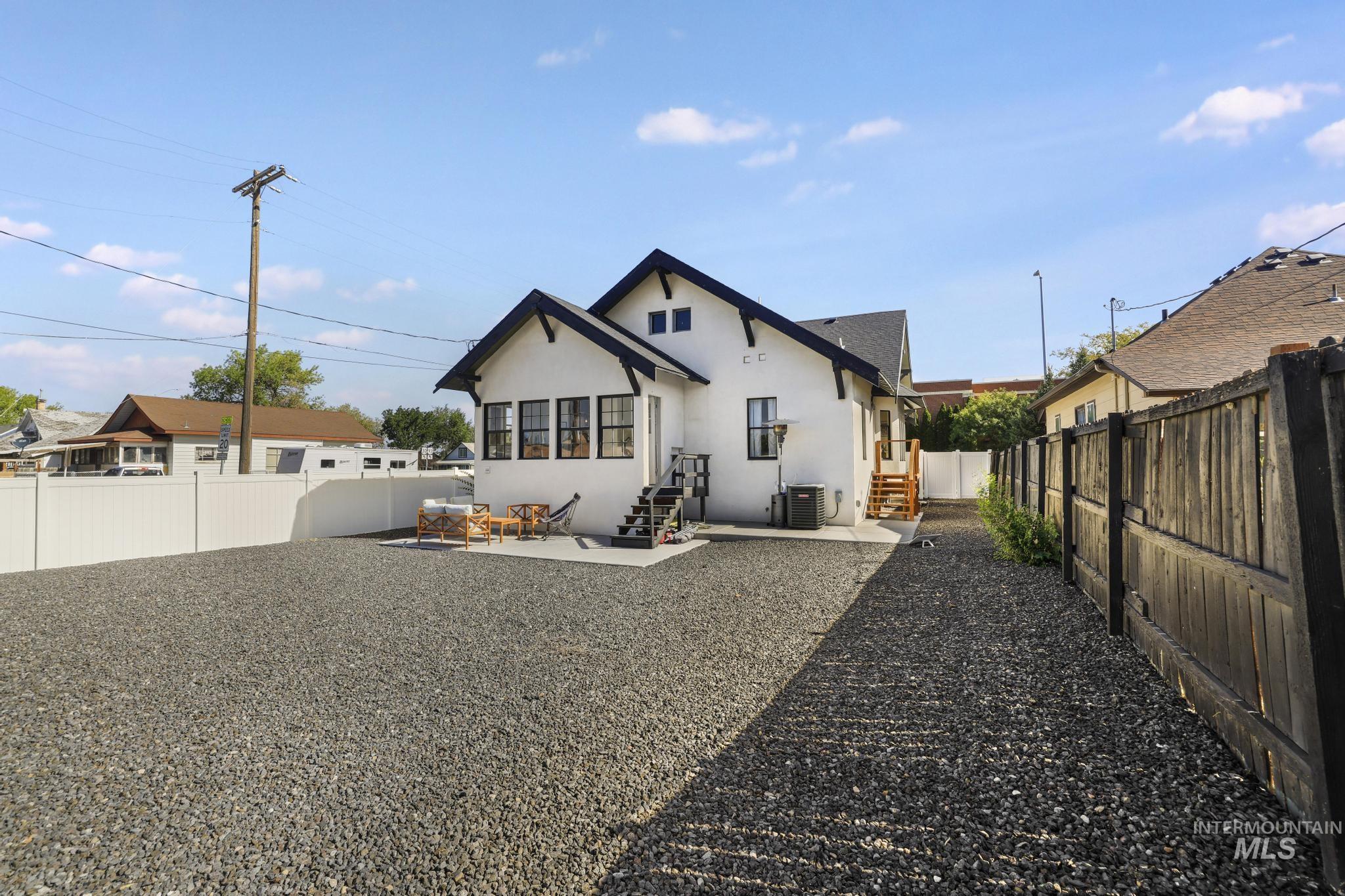 661 2nd Ave N, Twin Falls, Idaho 83301, 3 Bedrooms, 2 Bathrooms, Residential Income For Sale, Price $468,000, 98999744