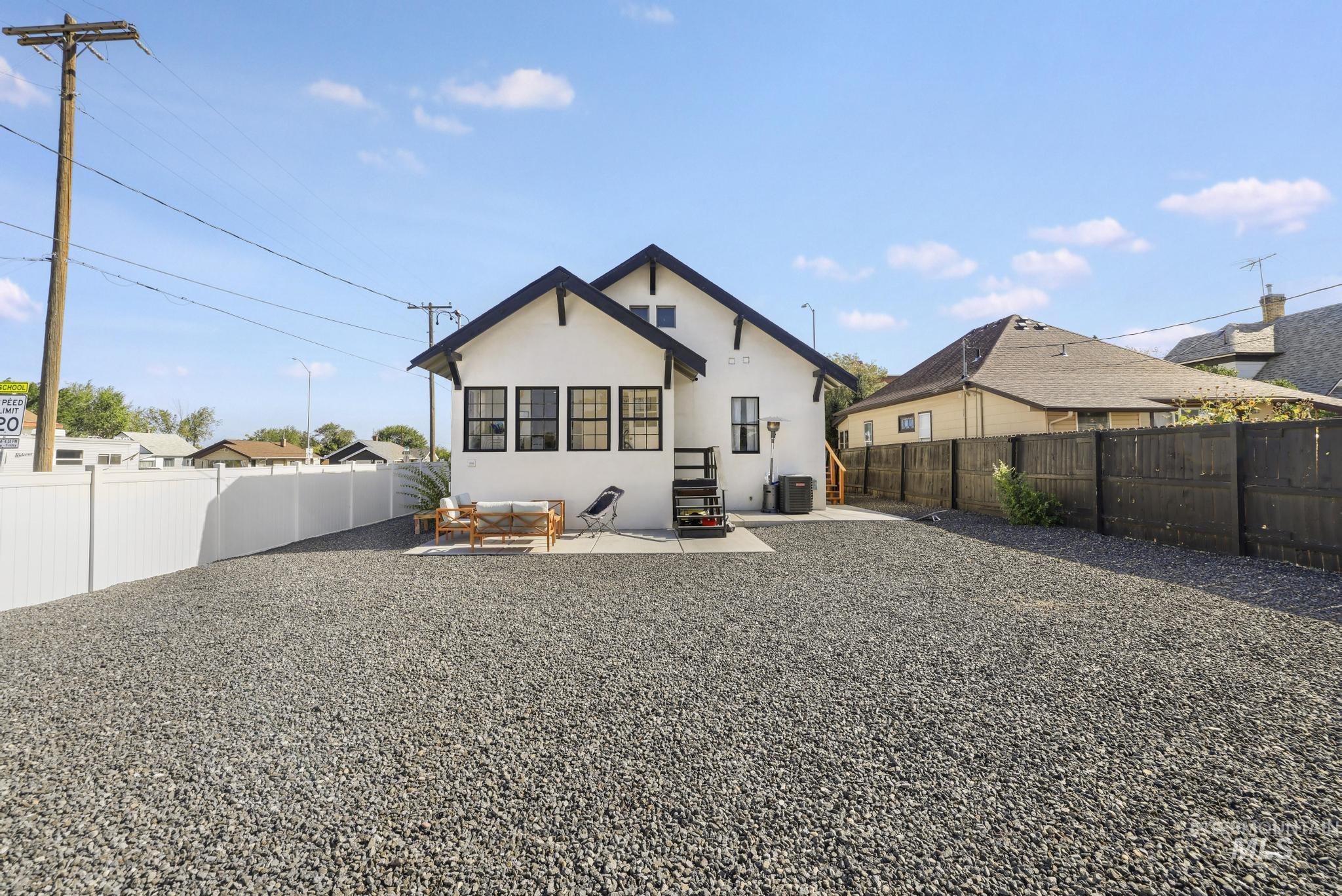 661 2nd Ave N, Twin Falls, Idaho 83301, 3 Bedrooms, 2 Bathrooms, Residential Income For Sale, Price $468,000, 98999744