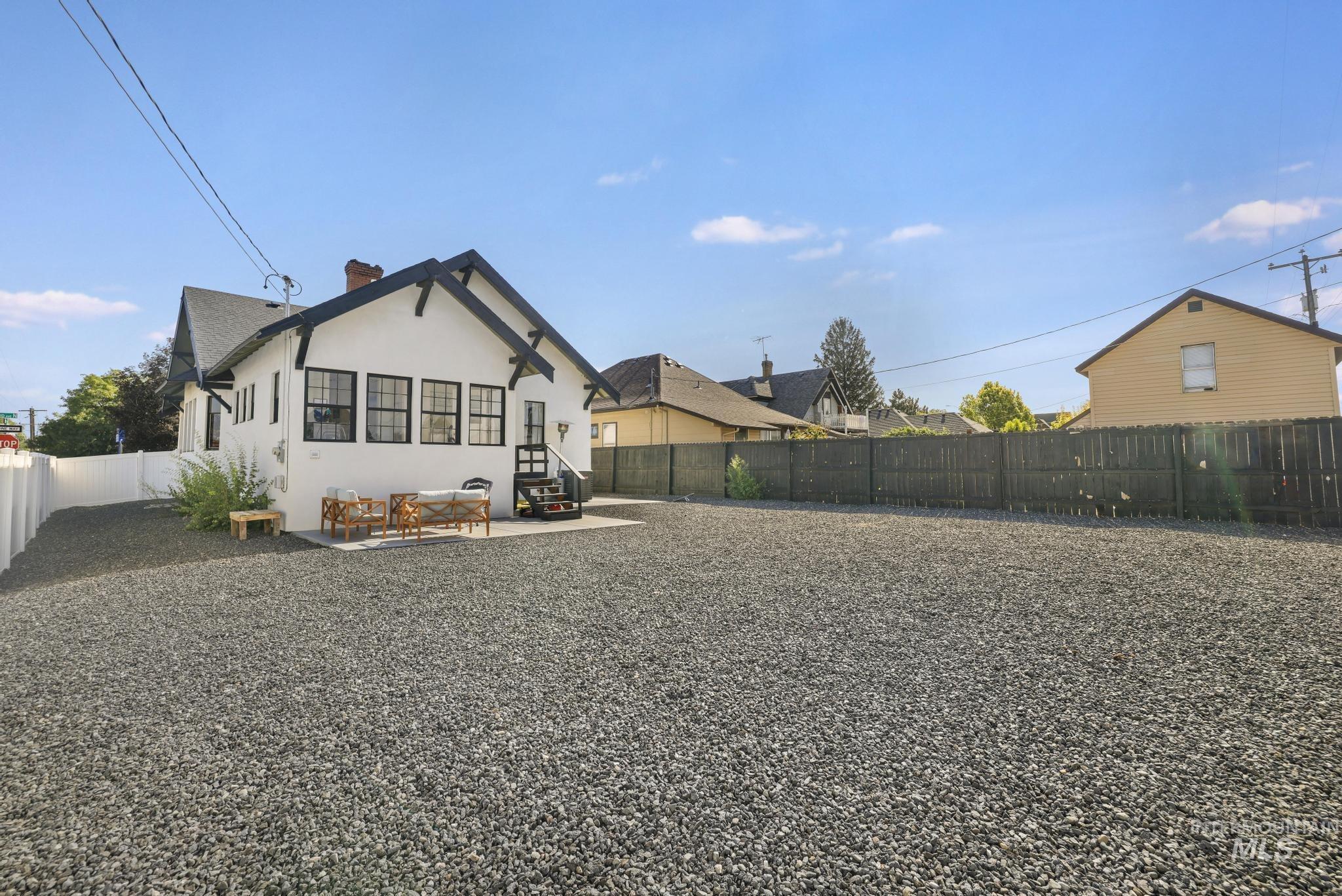 661 2nd Ave N, Twin Falls, Idaho 83301, 3 Bedrooms, 2 Bathrooms, Residential Income For Sale, Price $468,000, 98999744