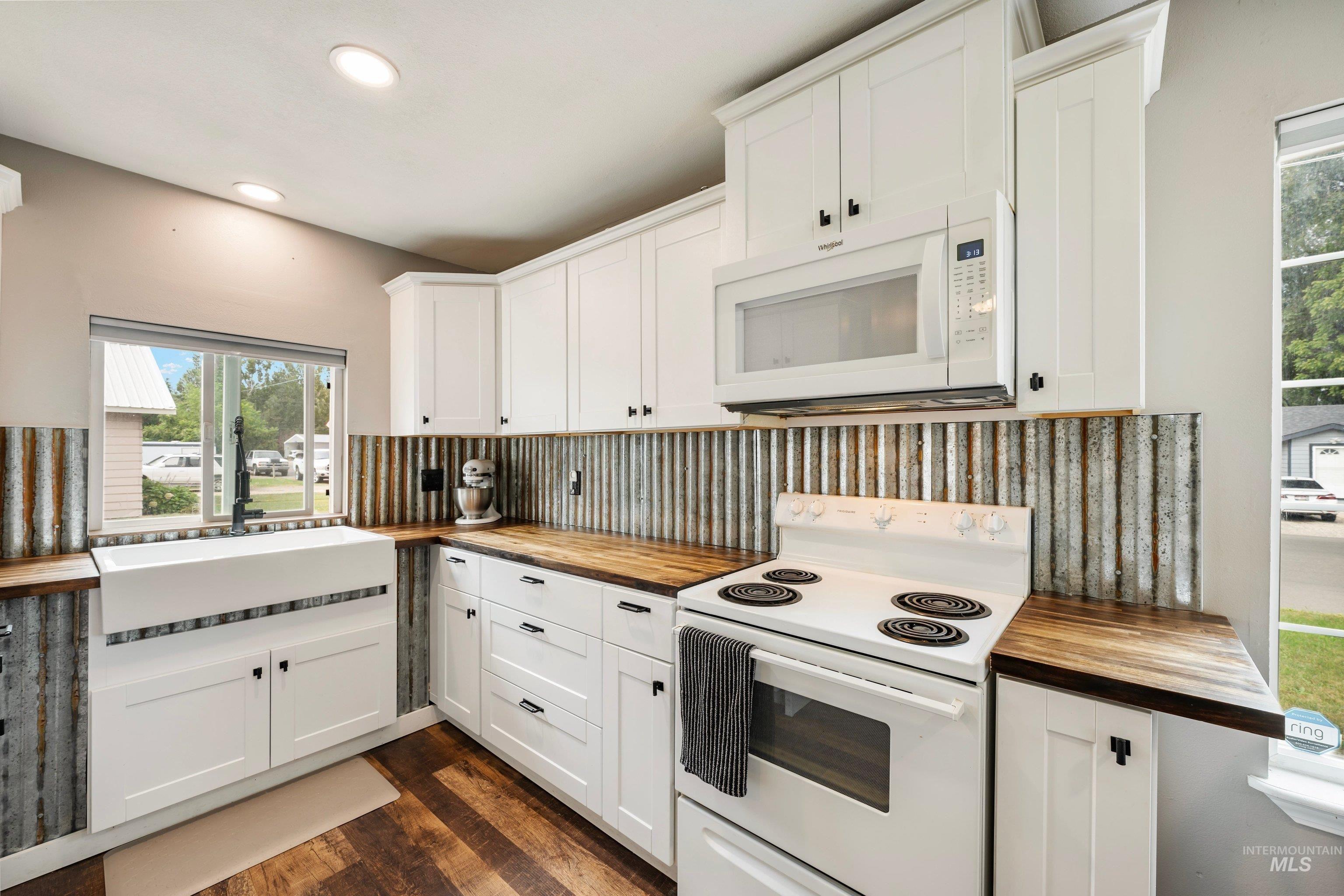 160 7th Ave. N., Payette, Idaho 83661, 3 Bedrooms, 1.5 Bathrooms, Residential For Sale, Price $289,900,MLS 98999745