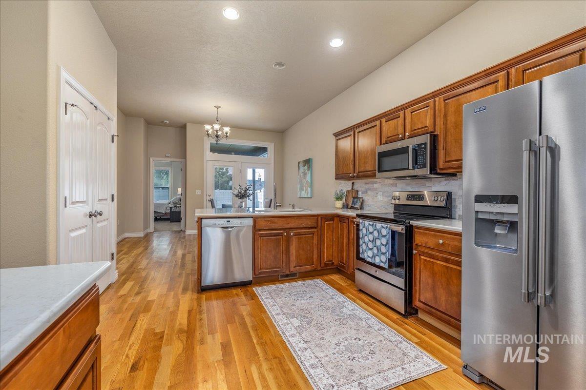 7623 N Sunglow Ave, Boise, Idaho 83714, 3 Bedrooms, 2 Bathrooms, Residential For Sale, Price $499,900,MLS 98999750