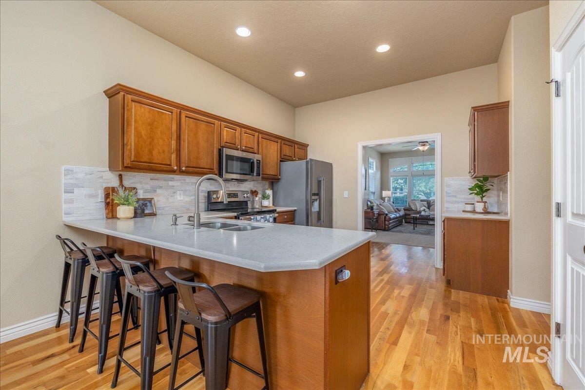 7623 N Sunglow Ave, Boise, Idaho 83714, 3 Bedrooms, 2 Bathrooms, Residential For Sale, Price $499,900,MLS 98999750
