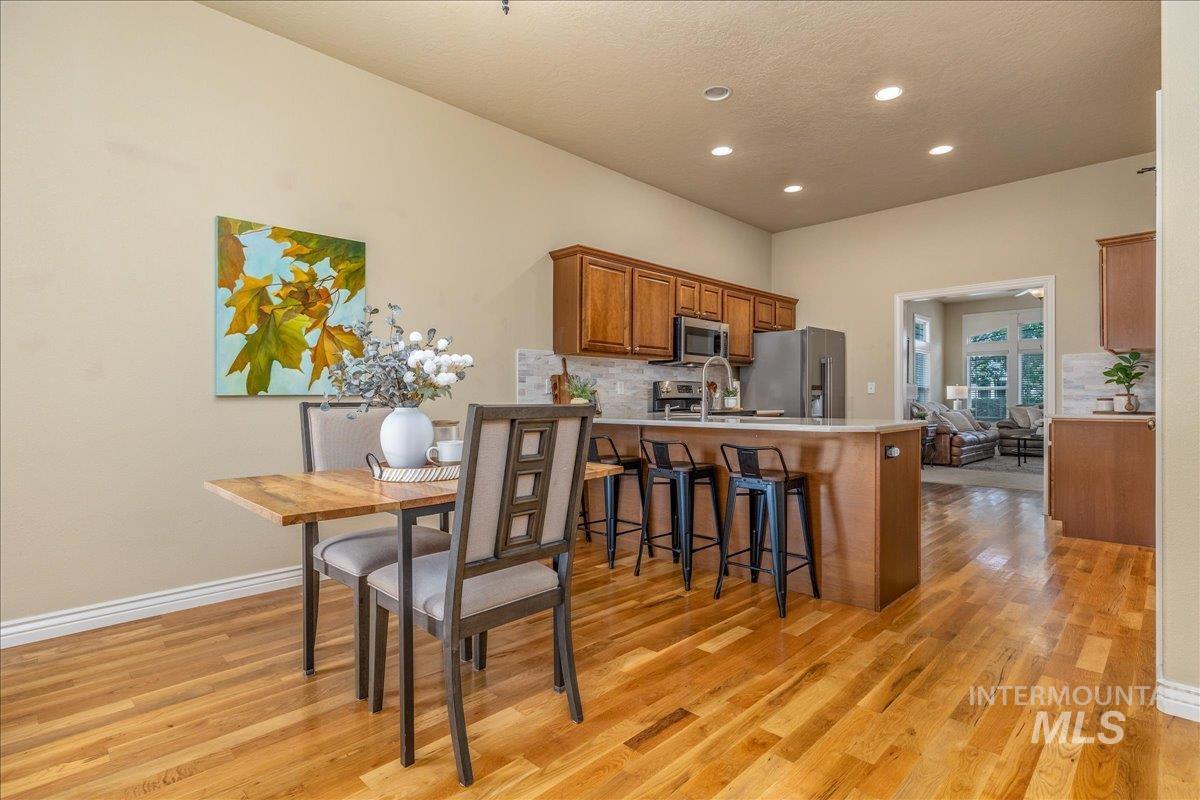 7623 N Sunglow Ave, Boise, Idaho 83714, 3 Bedrooms, 2 Bathrooms, Residential For Sale, Price $499,900,MLS 98999750
