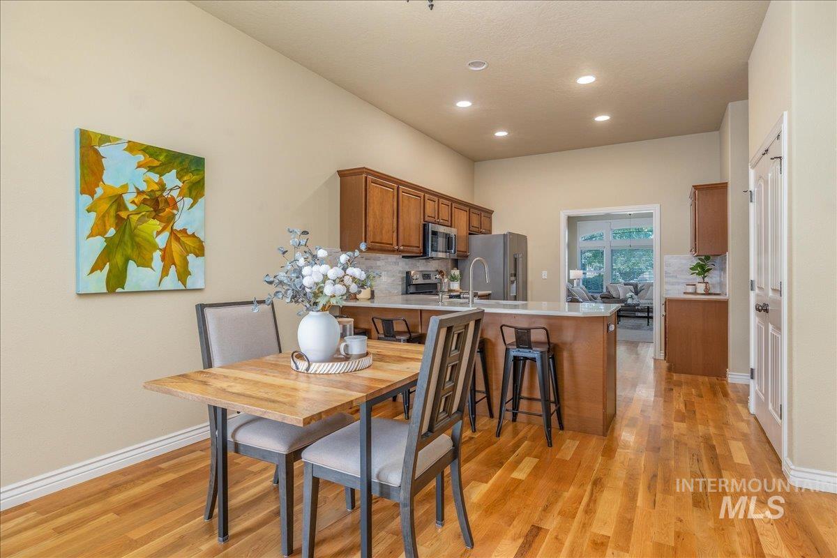 7623 N Sunglow Ave, Boise, Idaho 83714, 3 Bedrooms, 2 Bathrooms, Residential For Sale, Price $499,900,MLS 98999750