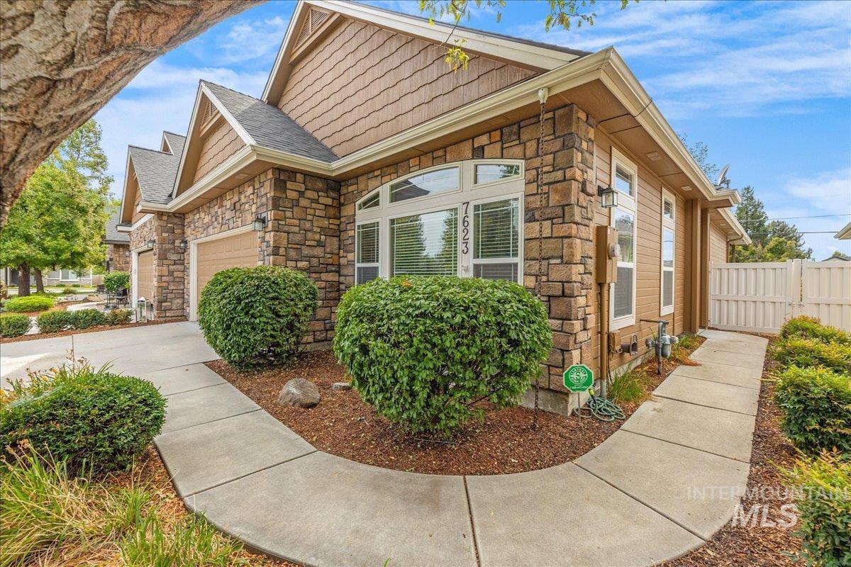 7623 N Sunglow Ave, Boise, Idaho 83714, 3 Bedrooms, 2 Bathrooms, Residential For Sale, Price $499,900,MLS 98999750