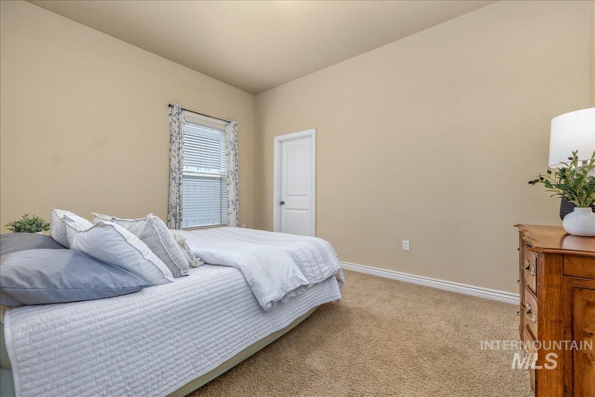 7623 N Sunglow Ave, Boise, Idaho 83714, 3 Bedrooms, 2 Bathrooms, Residential For Sale, Price $499,900,MLS 98999750