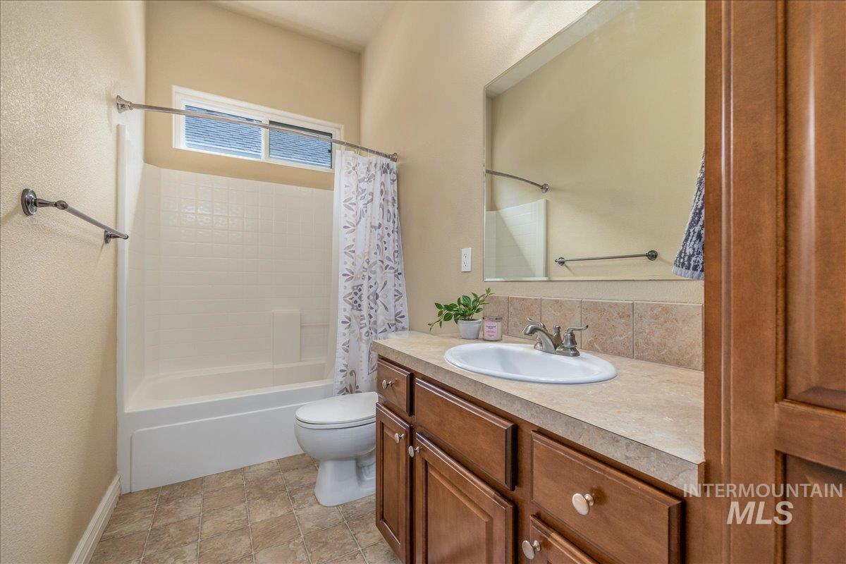 7623 N Sunglow Ave, Boise, Idaho 83714, 3 Bedrooms, 2 Bathrooms, Residential For Sale, Price $499,900,MLS 98999750