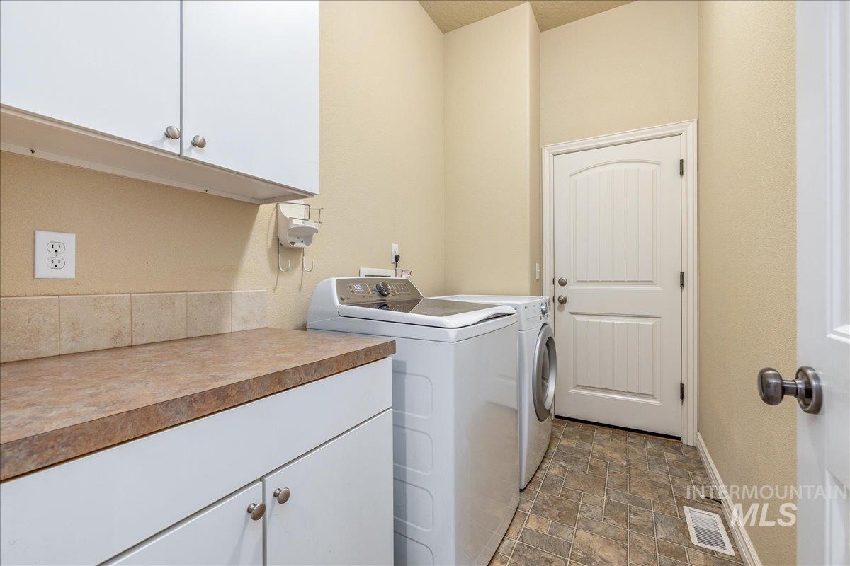 7623 N Sunglow Ave, Boise, Idaho 83714, 3 Bedrooms, 2 Bathrooms, Residential For Sale, Price $499,900,MLS 98999750