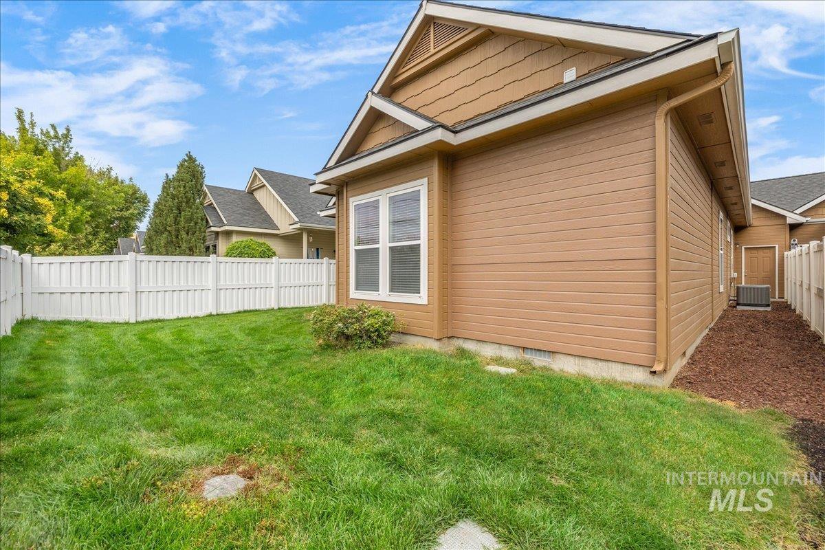 7623 N Sunglow Ave, Boise, Idaho 83714, 3 Bedrooms, 2 Bathrooms, Residential For Sale, Price $499,900,MLS 98999750