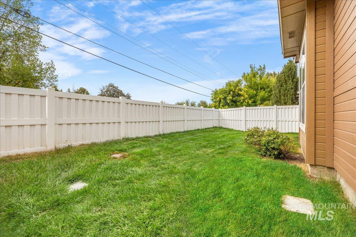 7623 N Sunglow Ave, Boise, Idaho 83714, 3 Bedrooms, 2 Bathrooms, Residential For Sale, Price $499,900,MLS 98999750