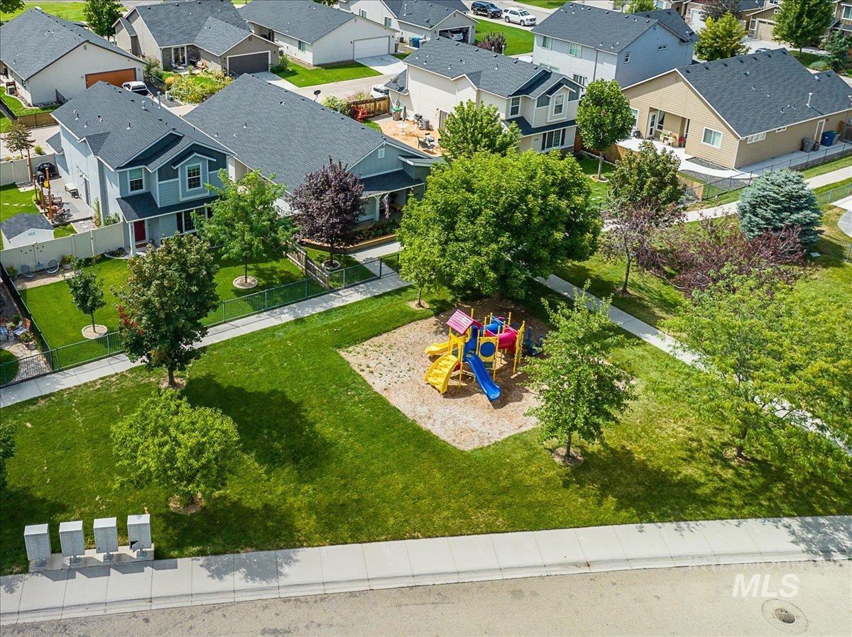 7623 N Sunglow Ave, Boise, Idaho 83714, 3 Bedrooms, 2 Bathrooms, Residential For Sale, Price $499,900,MLS 98999750