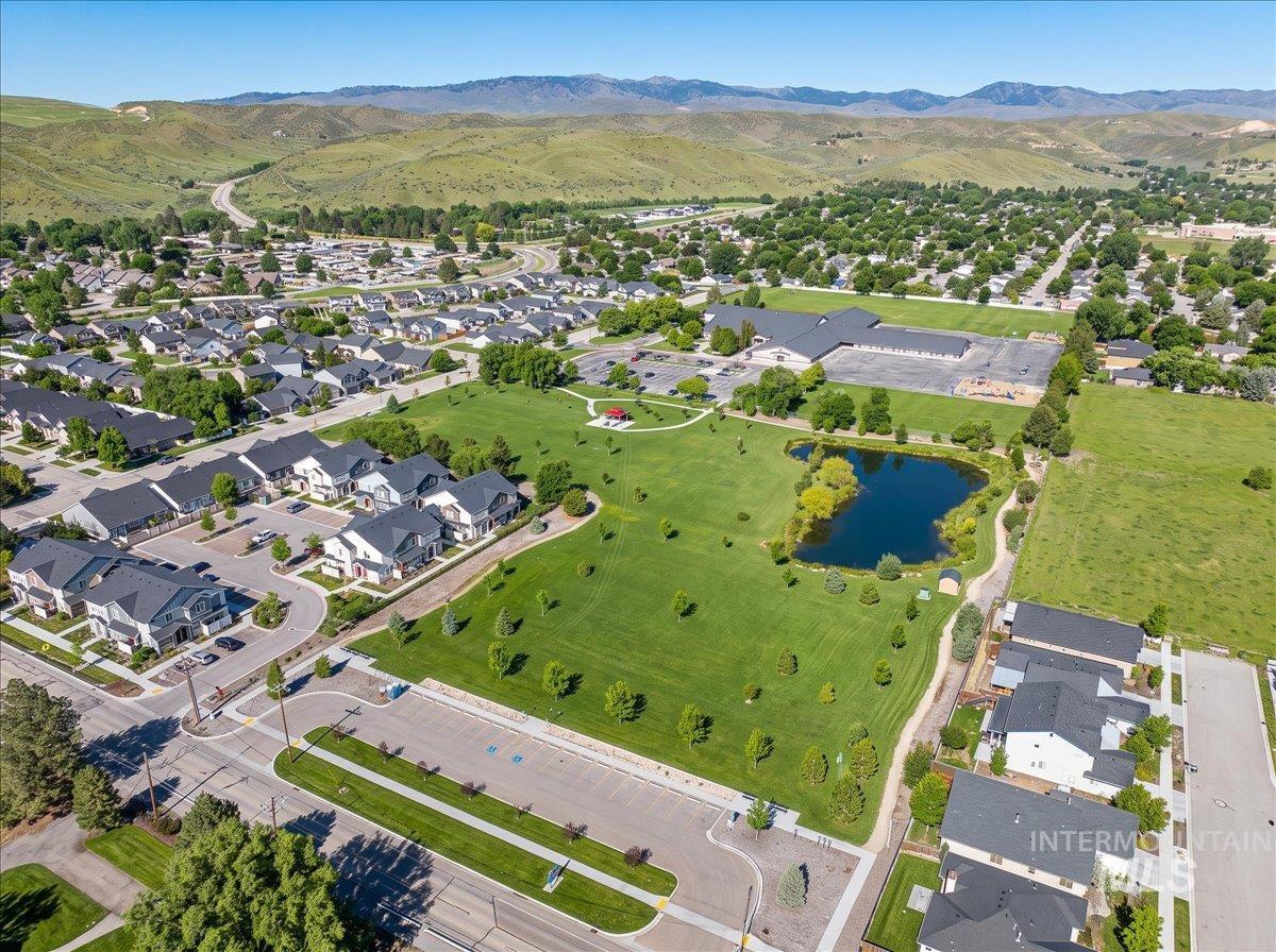 7623 N Sunglow Ave, Boise, Idaho 83714, 3 Bedrooms, 2 Bathrooms, Residential For Sale, Price $499,900,MLS 98999750